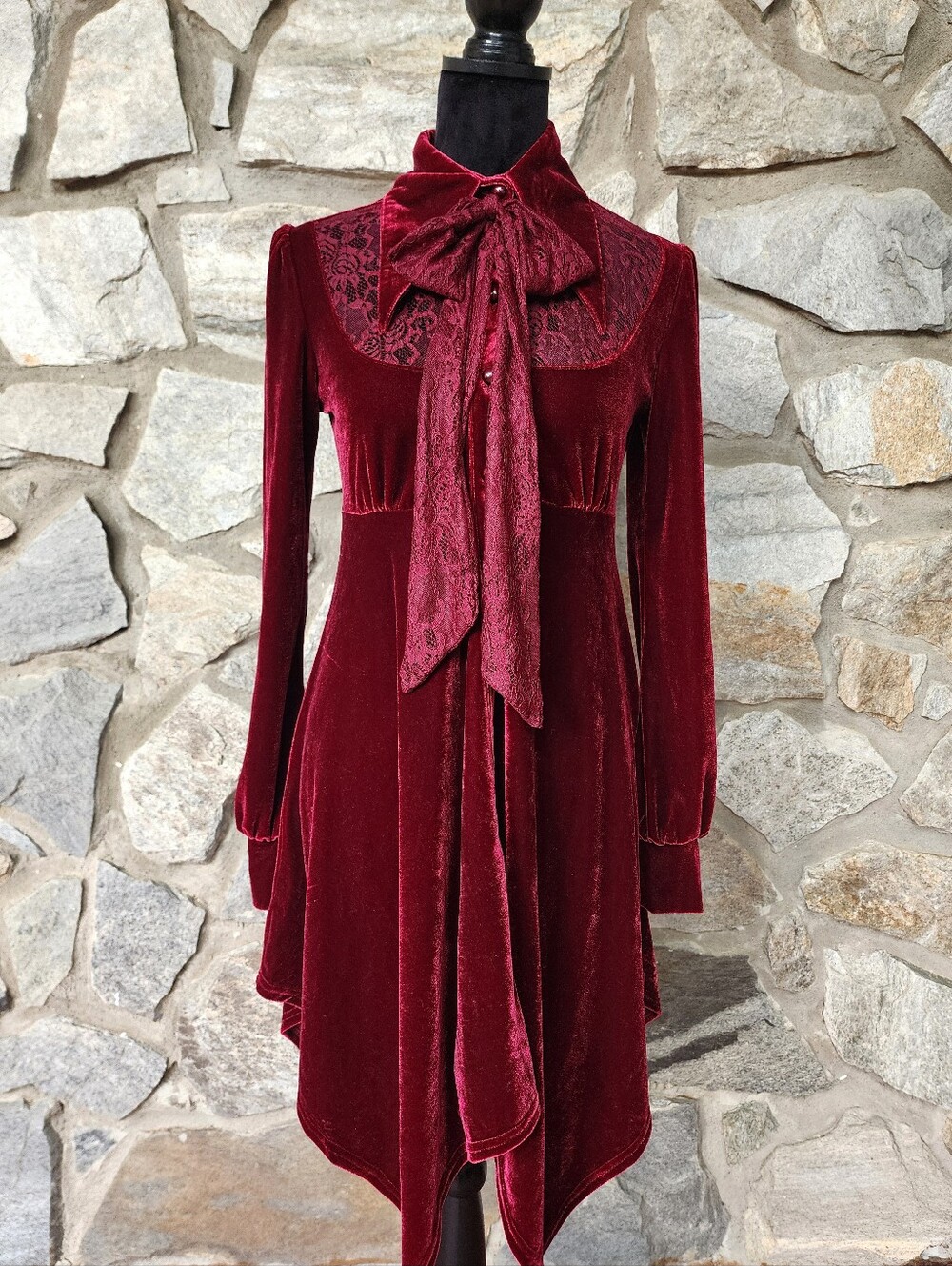 NWT Killstar Nymyra Velvet Cameo Dress Red Velvet - Picture 3 of 8